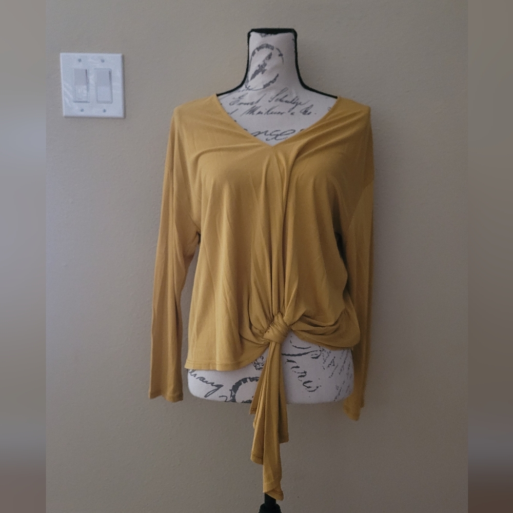 ASTR Mustard Knot Front Top